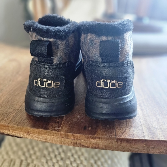 Hey dude booties size 6 - Picture 3 of 7